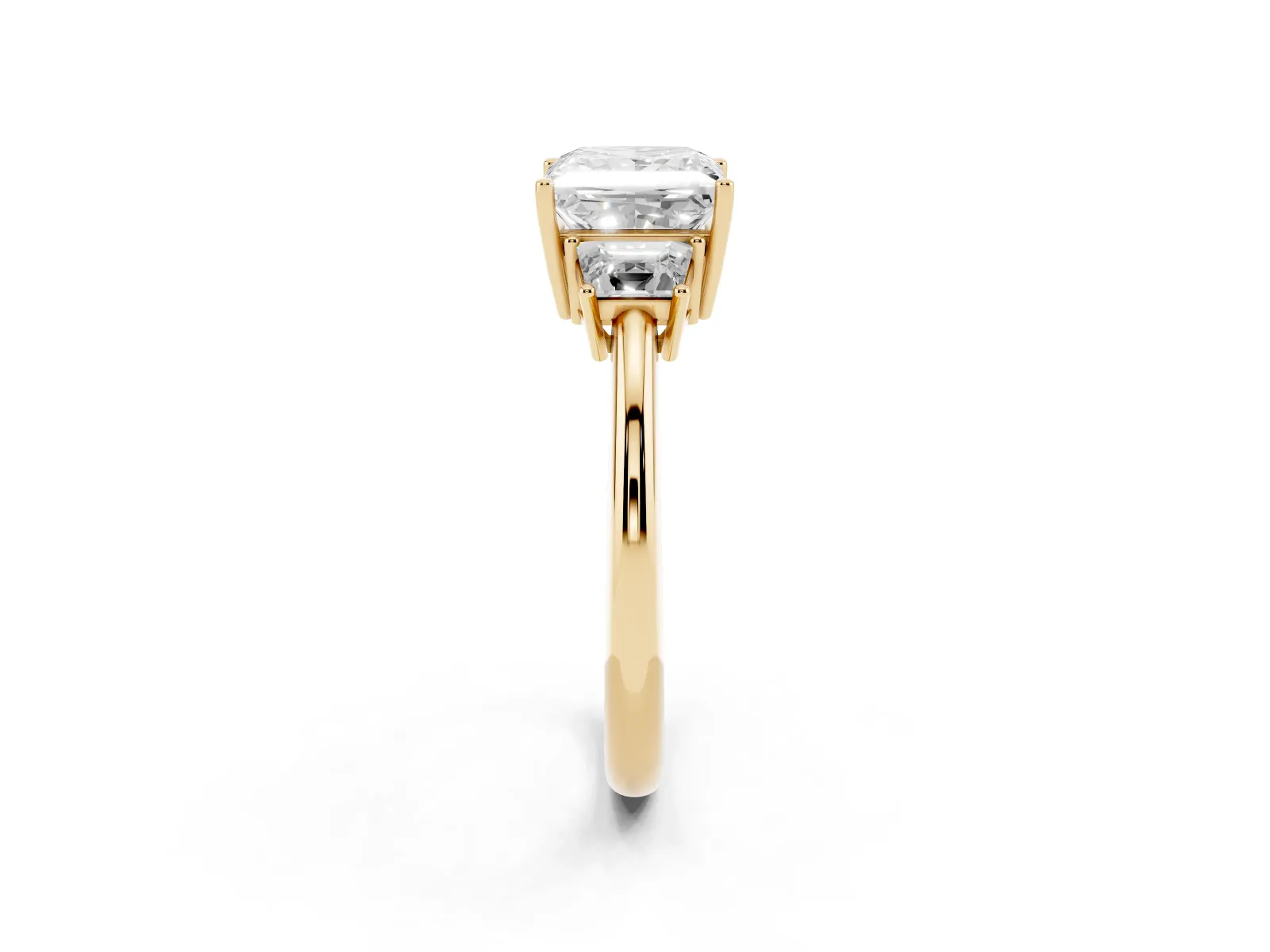 Princess Cut Diamond Three-Stone Ring with Trapezoid Side Stones and Prong Setting Yellow gold