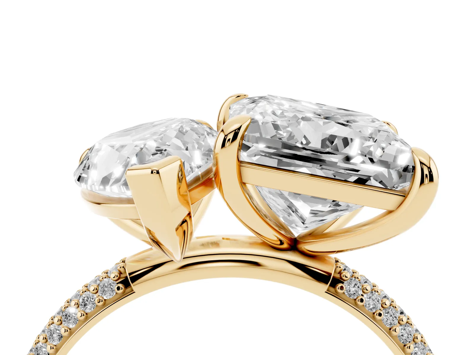 Pear and Princess Toi Moi Ring with Prong Setting and Pave Band Yellow gold